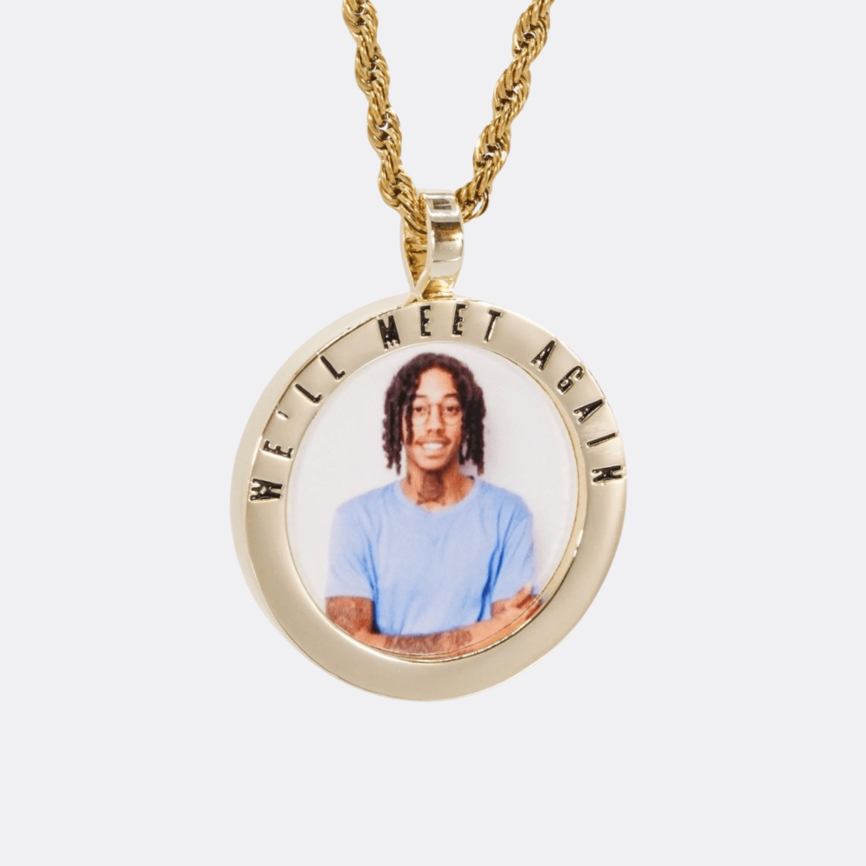 The front side of CRNCY's We'll Meet Again Photo Pendant with a 14k gold finish. The front side features a polished border around the photo. "We'll Meet Again" is engraved on the upper half of the photo pendant, filled with black jewelry enamel. The front side shows the customer's photo selection. 
